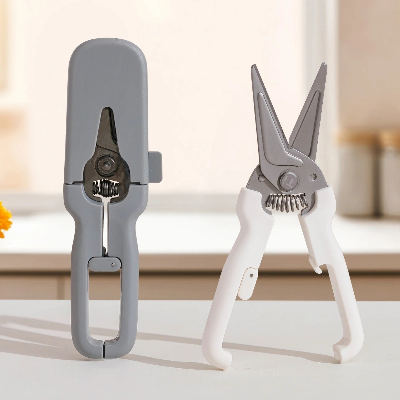 Multi-purpose kitchen shears